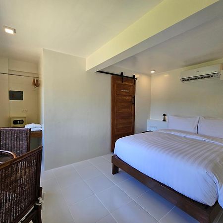 Edgewater Dive & Spa Resort Puerto Galera Kültér fotó