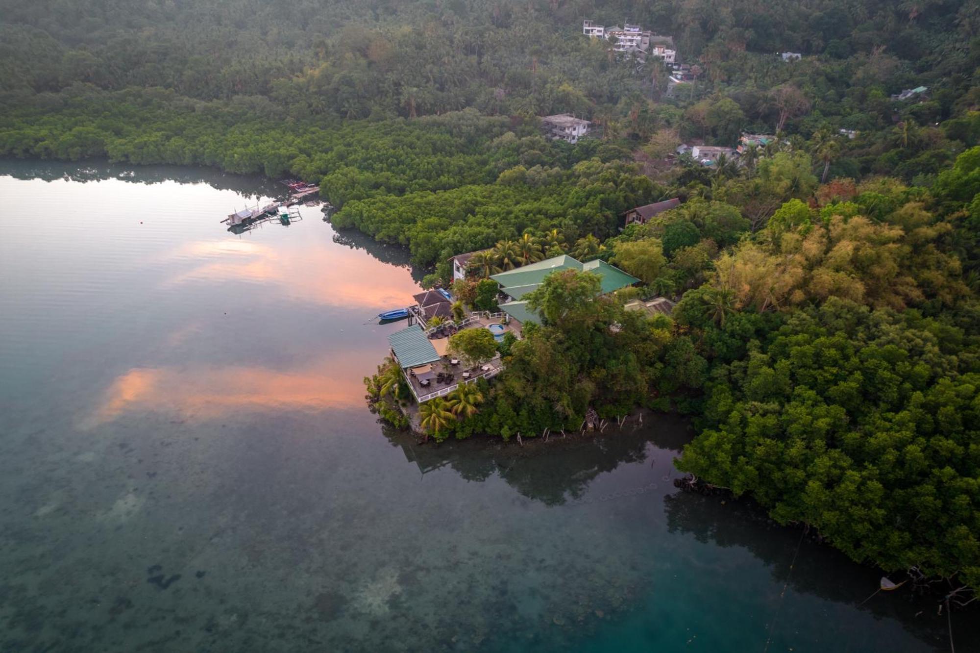 Edgewater Dive & Spa Resort Puerto Galera Kültér fotó