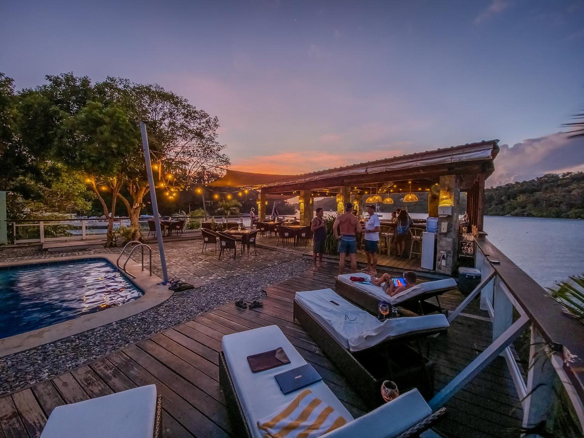 Edgewater Dive & Spa Resort Puerto Galera Kültér fotó