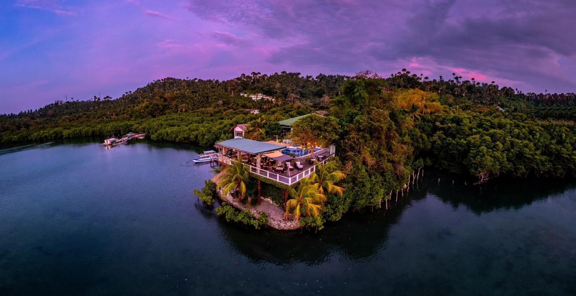Edgewater Dive & Spa Resort Puerto Galera Kültér fotó