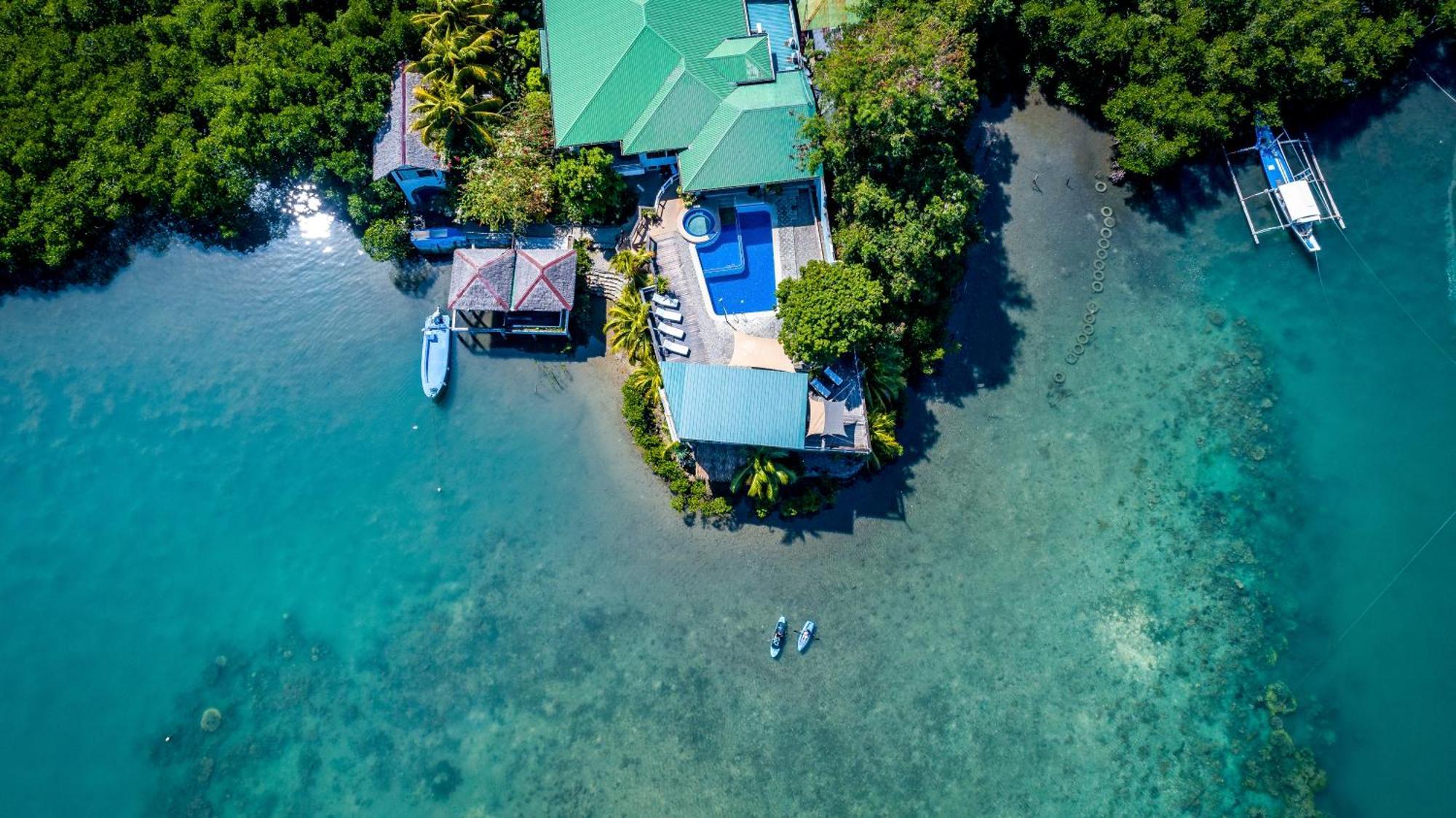 Edgewater Dive & Spa Resort Puerto Galera Kültér fotó
