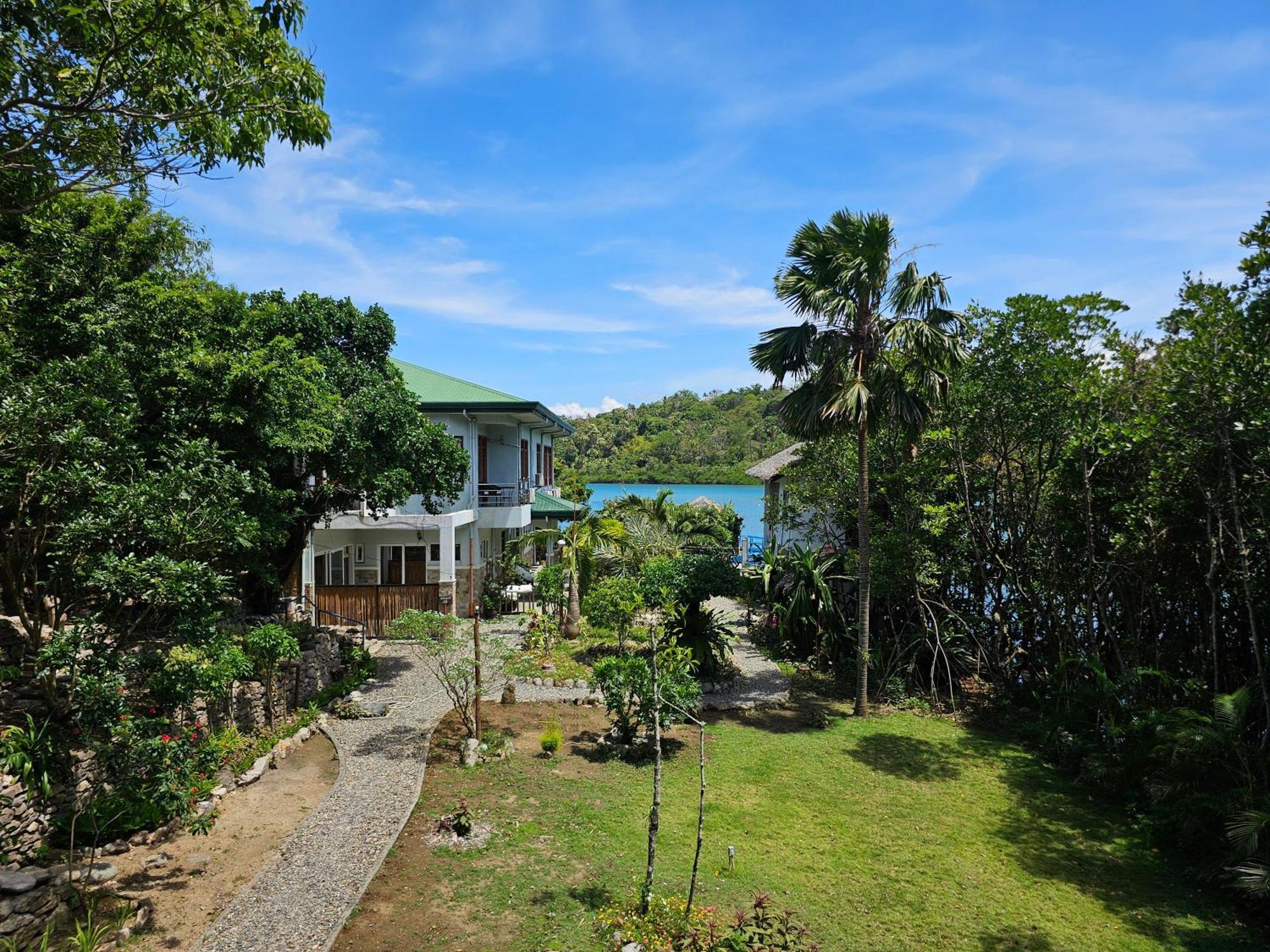Edgewater Dive & Spa Resort Puerto Galera Kültér fotó
