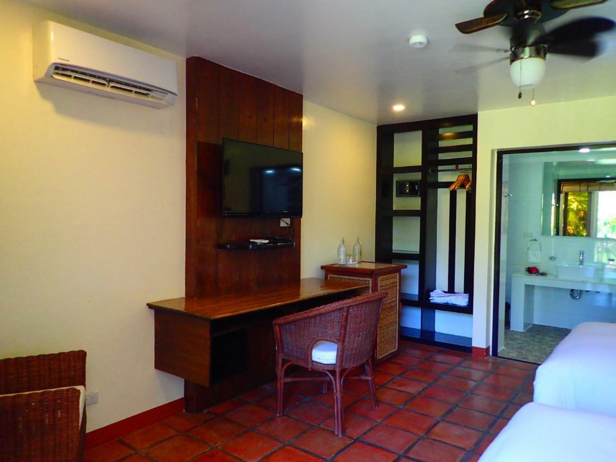 Edgewater Dive & Spa Resort Puerto Galera Kültér fotó